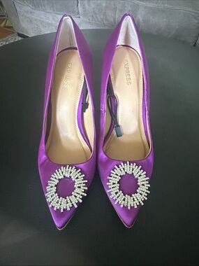 Brand new purple pumps